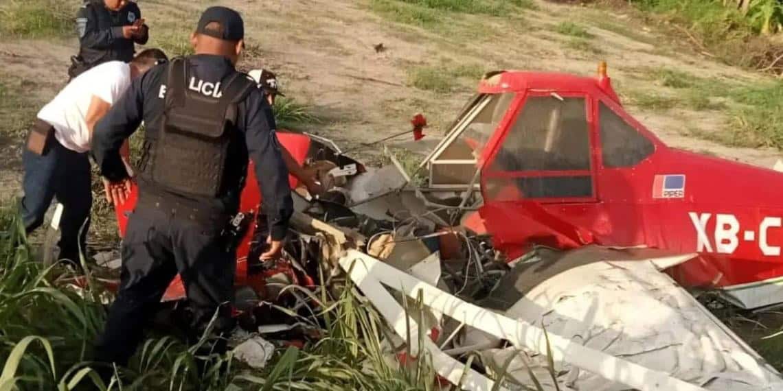 Avioneta fumigadora se desplomó esta mañana, a un costado de la carretera federal Cárdenas a Villahermosa