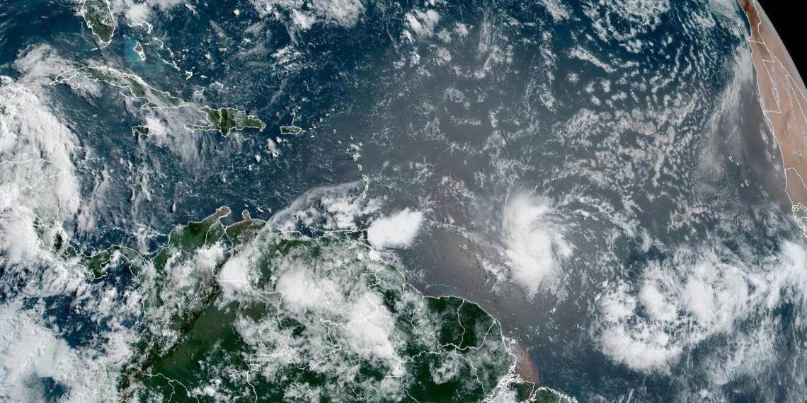 "Beryl" se fortalece a huracán; prevén que se intensifique muy rápido