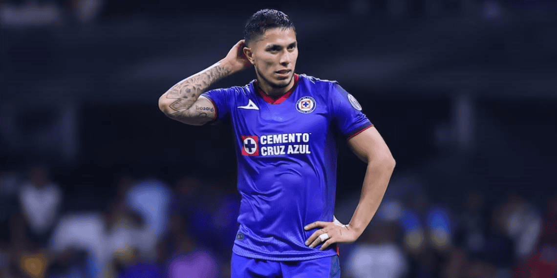 Carlos Salcedo ya no es jugador del Cruz Azul
