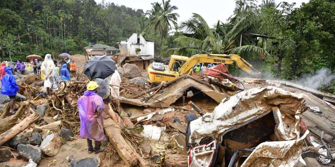 Reportan más de 100 muertos por desprendimientos de tierra en India tras intensas lluvias