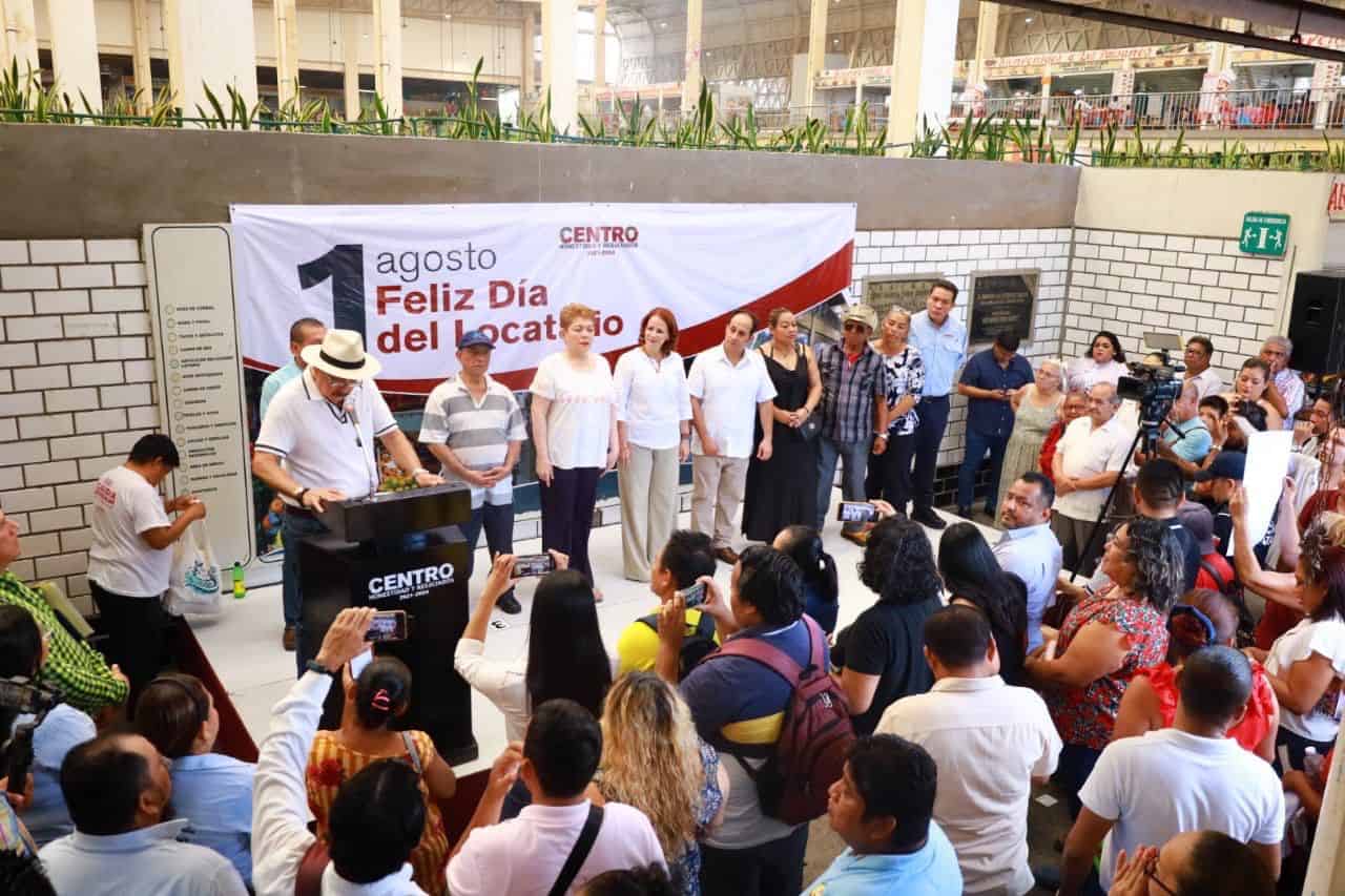 Celebra la alcaldesa Aura Medina Cano en el mercado Pino Suárez el Día del Locatario