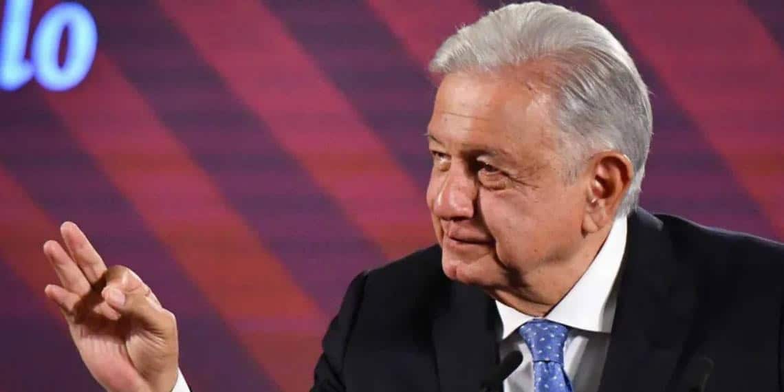 AMLO celebra llegada de Martí Batres al ISSSTE 