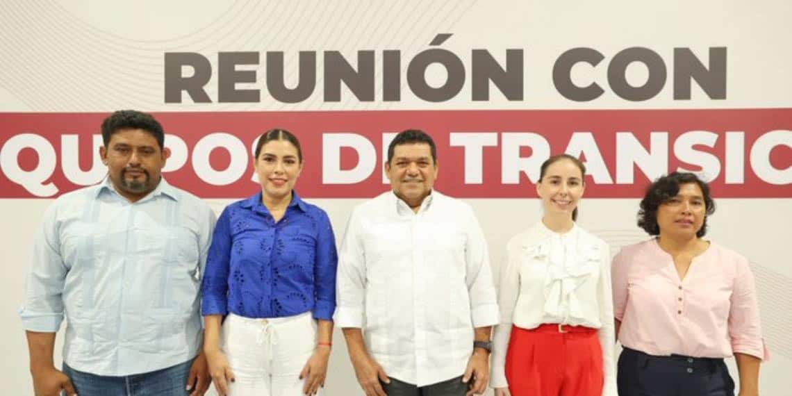 Presenta May a otra parte de su gabinete