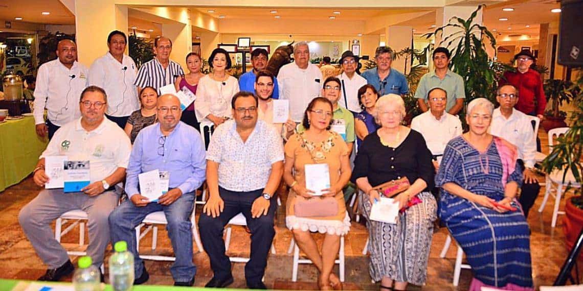 Enrique González Pedrero y su esposa, la escritora y poeta Julieta Campos de la Torre, fueron homenajedos en el Foro Cultural Viva