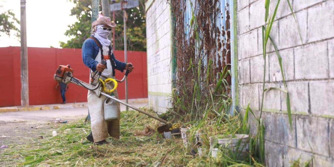 Mejoran colonos sus calles en la Jornada de Limpieza en la José María Pino Suárez
