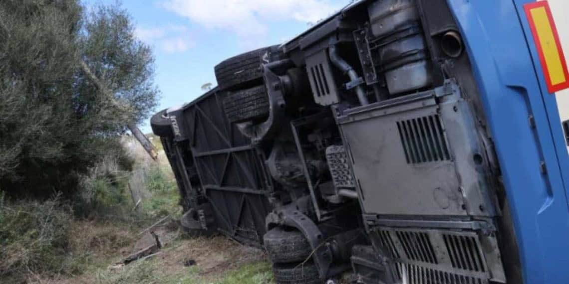 Autobús con mexicanos se sale del camino y vuelca en Machu Picchu