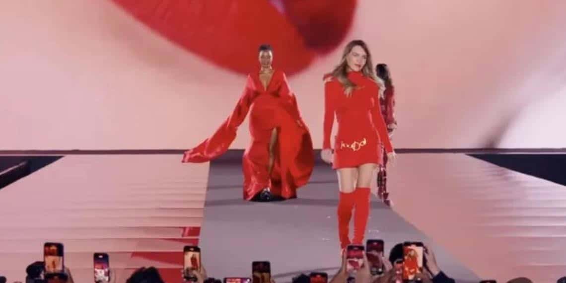 Belinda sufre aparatosa caída en el desfile de LOréal en París